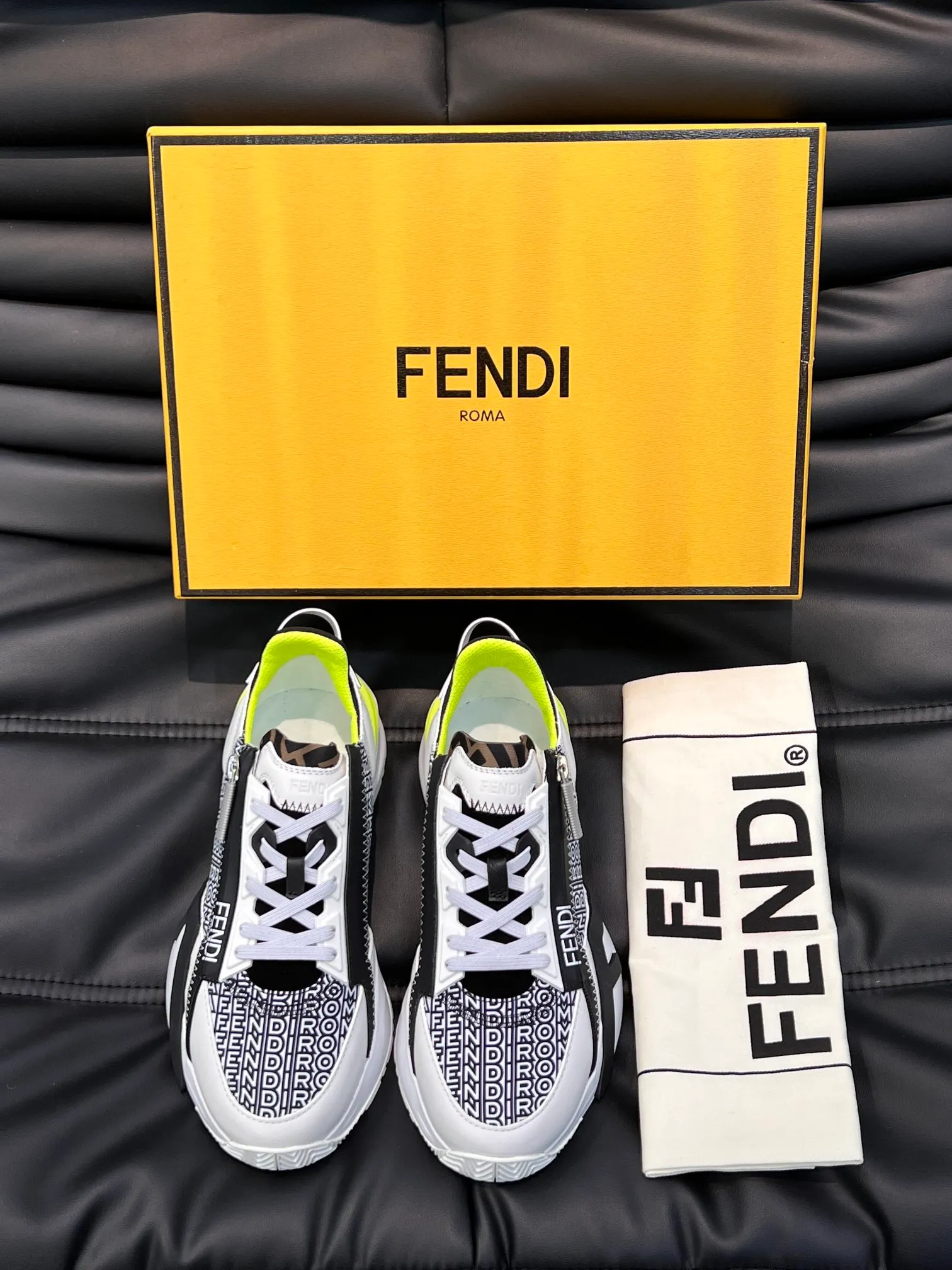 Men's shoes 💰p560 "Fend*" new men's casual sports shoes, equipped with elastic straps, side zippers, and corrugated soles engraved with F. Embossed Fendi Flow lettering on the heel. Made of technical fabric and a mix of blue and suede. Decorated with Lycra® details. FF graphic tongue. Ultra-light and wear-resistant EVA sole. Size: 38-44